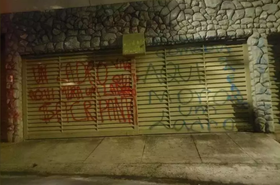 Série B: Casa de ex-presidente do Cruzeiro é pichada e atacada com bombas