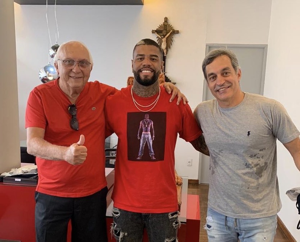 Sport anuncia contratação de lateral do São Paulo