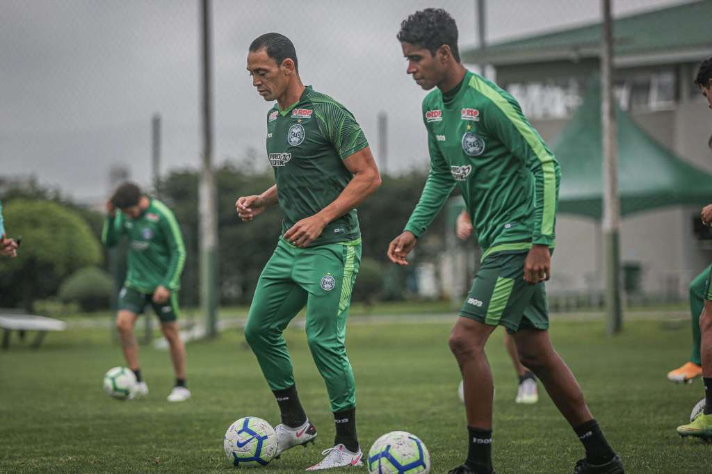 Com Ricardo Oliveira no banco, Coritiba busca a reabilitação contra o Fortaleza