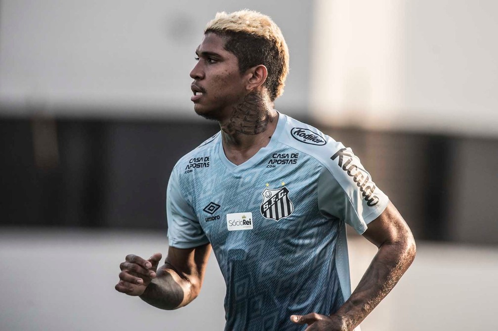 Em vídeo, Raniel agradece apoio dos torcedores do Santos: ‘Tudo vai correr bem’