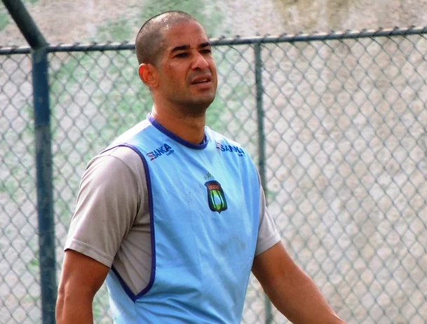 Após jogo tenso, zagueiro lamenta ‘falta de sabedoria’ de São Caetano e São Bento