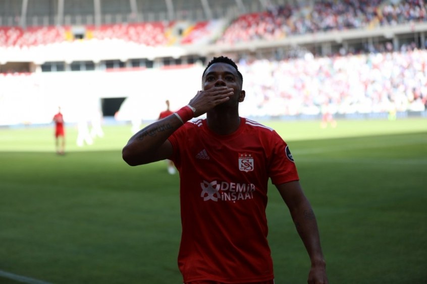 Time da Série A espera fechar contratação de Robinho com salário de R$ 10