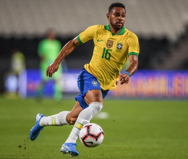 Renan jogou como atacante