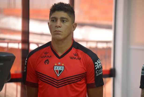 Ex-Ponte Preta aceita proposta da Arábia Saudita e deixará o Atlético-GO
