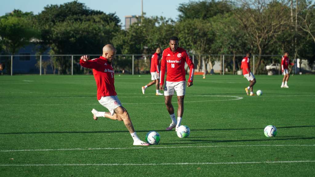 Com ânimo renovado, Internacional tenta manter o embalo diante do Athletico-PR