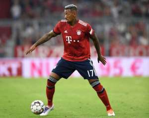 Em fim de contrato, zagueiro campeão mundial admite chance de sair do Bayern