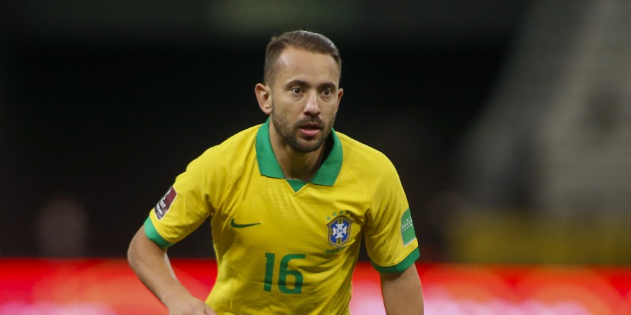 Everton Ribeiro aponta versatilidade como trunfo por vaga na seleção brasileira