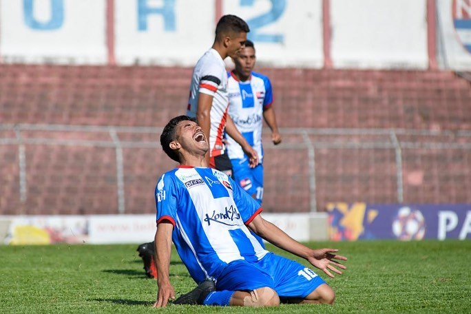 Guilherme Lobo marcou os dois gols da classificação do Nacional (Foto: Bruno Ulivieri)