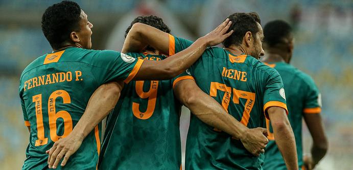 Nenê cobrou pênalti com categoria