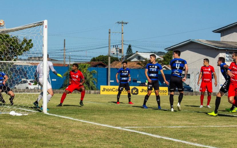 Duelo catarinense foi bastante equilibrado neste domingo - Bruno Golembiewski/CNMD