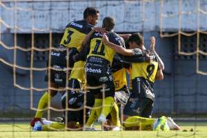 FC Cascavel-PR 3 x 1 Toledo-PR - Auri Negro vence a primeira e cola no G4 do Grupo A7