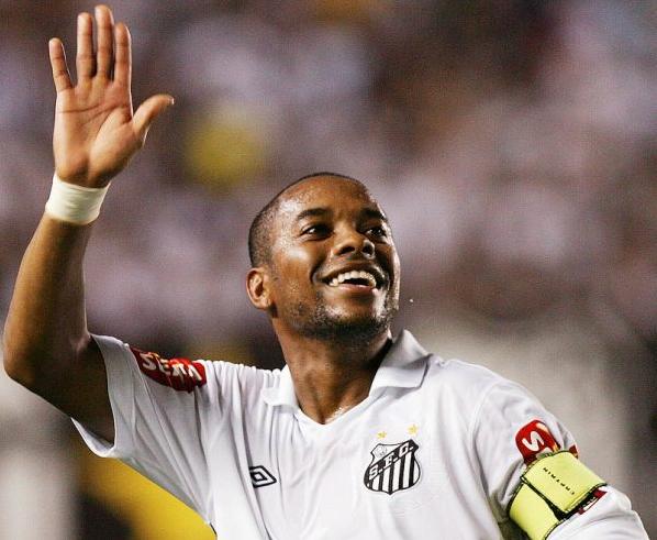 Criticada por condenação, volta de Robinho tem apoio de Cuca e atletas santistas
