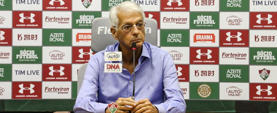 Dirigente do Flu cutuca e meia do Bahia rebate: Nem todo dinheiro do mundo compra caráter”