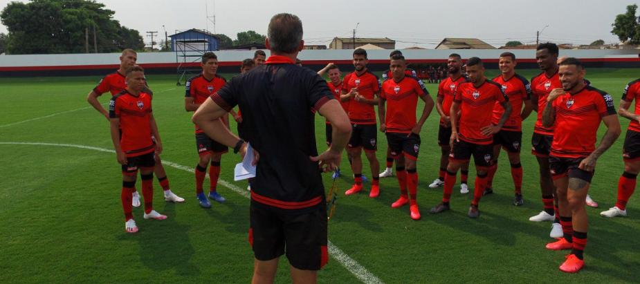 Perfil do Atlético-GO dá indireta após saída do novo técnico do Corinthians