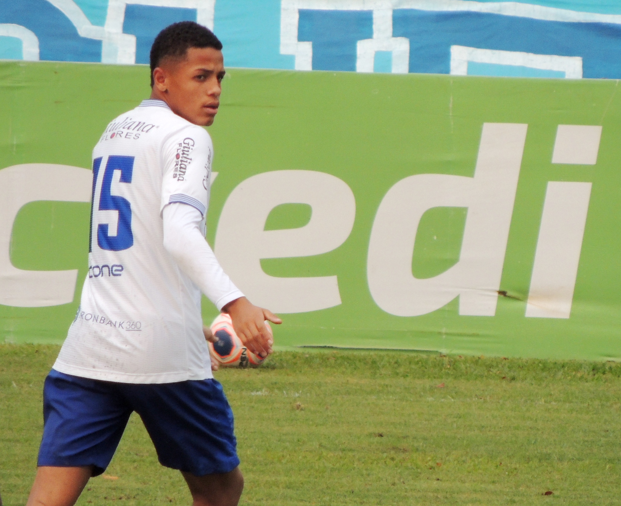 Paulista A2: Volante do São Caetano celebra primeiro gol como profissional na final