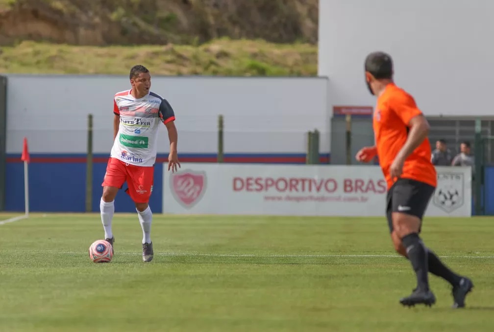 Lateral ex-Corinthians deixa o Paulista após dois meses e apenas 45 minutos em campo