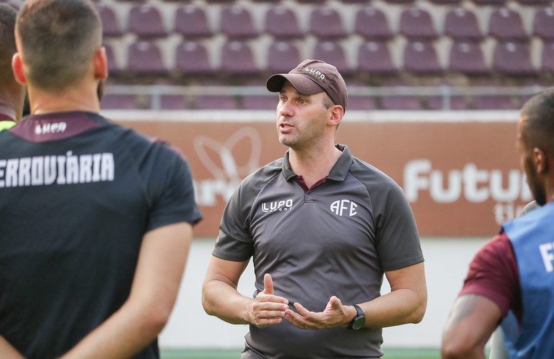 Série D: Interino deixa efetivação de lado e mira corrigir erros da Ferroviária