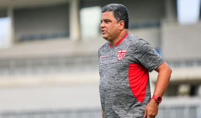 Técnico da Série B está na mira de Cruzeiro e Atlético-GO