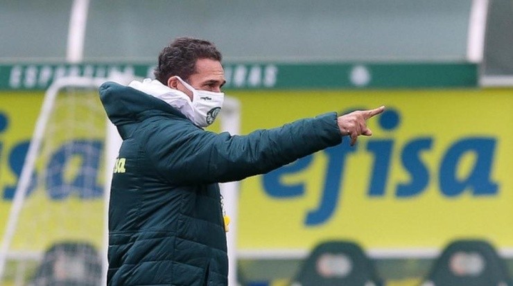 Time do Brasileirão revela ameaças por ‘zap’ contra técnico e presidente