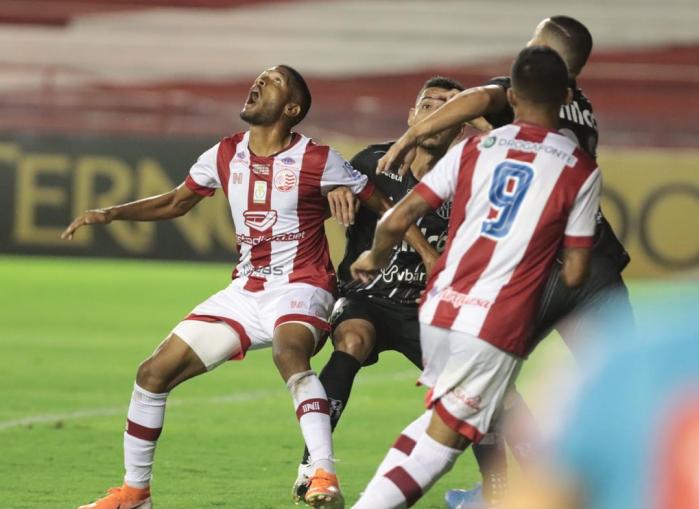 Ponte bate o Náutico nos Aflitos. Foto: Caio Falcão