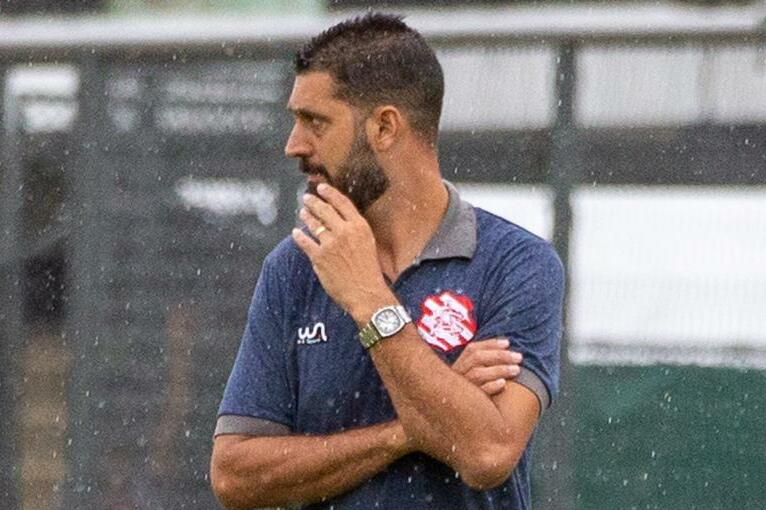 Série D: Isolado na liderança, Bangu-RJ renova com técnico Eduardo Allax