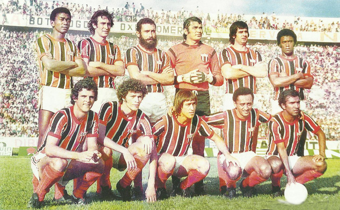Em pé, da esquerda para a direita: Wilson Campos, Ney Ross, Manoel, Aguilera, Mineiro e Mario. Agachados: Zé Mário, Sócrates, Arlindo, Lorico e João Carlos Motoca. Foto: 