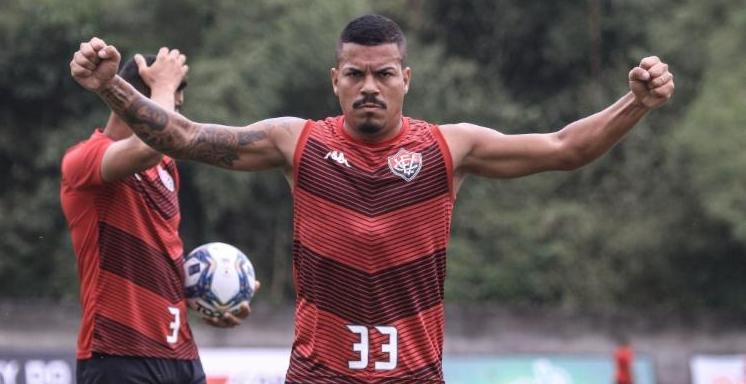 Lateral do Vitória liga “sinal de alerta” contra rebaixamento na Série B