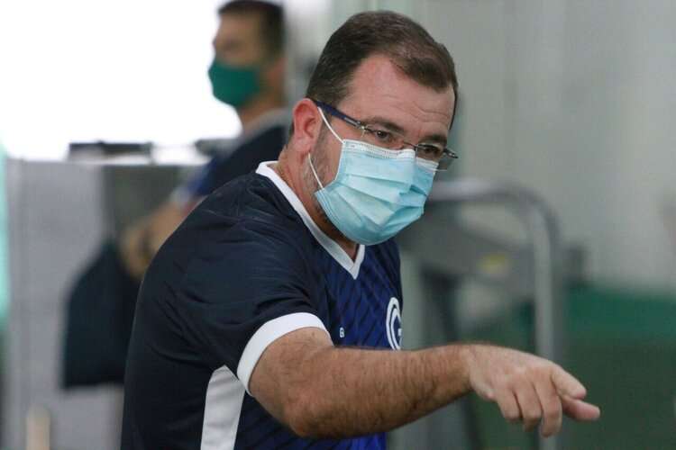 Técnico do Goiás desabafa contra a arbitragem após derrota para o Flamengo