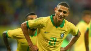Richarlison lamenta falhas na defesa da seleção: 'Vamos consertar esses erros'