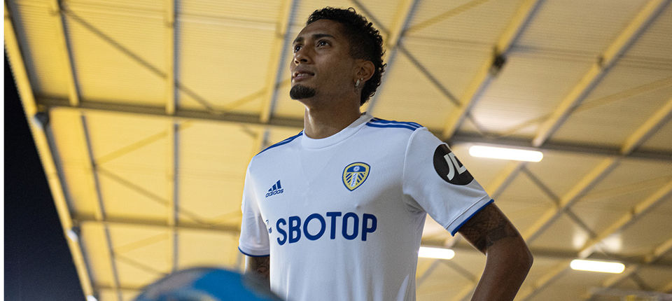 Inglês: Leeds gasta quase R$ 700 milhões na volta à elite, mas objetivo é modesto