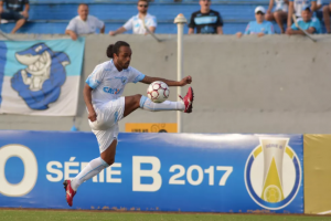 Após deixar rival da Série C, Londrina encaminha retorno de 'sósia de Ronaldinho'