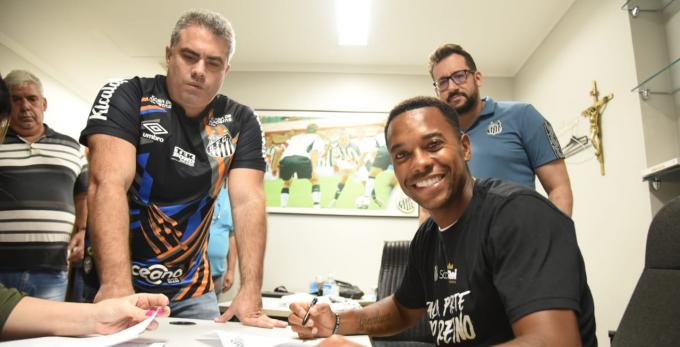 Santos perde patrocinador após contratação de ex-atacante da Seleção e do Milan