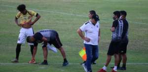 Goleiro tem dor de barriga e volante atua no gol em jogo da Série D