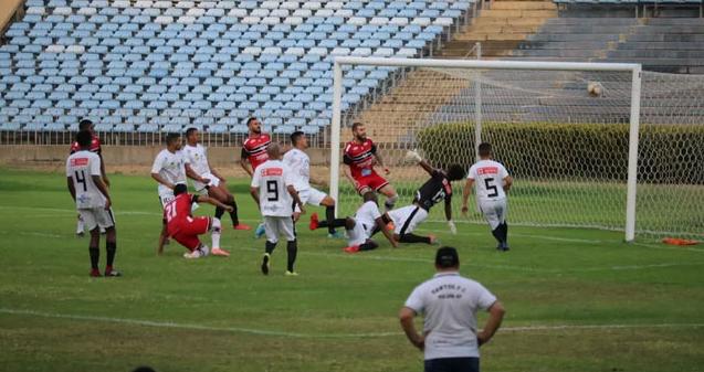 Volante sofreu dois gols. (Foto: Jade Araújo)