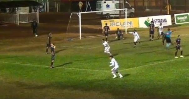 Anderson Lessa comemora gol diante do Toledo Anderson Lessa comemora gol diante do Toledo