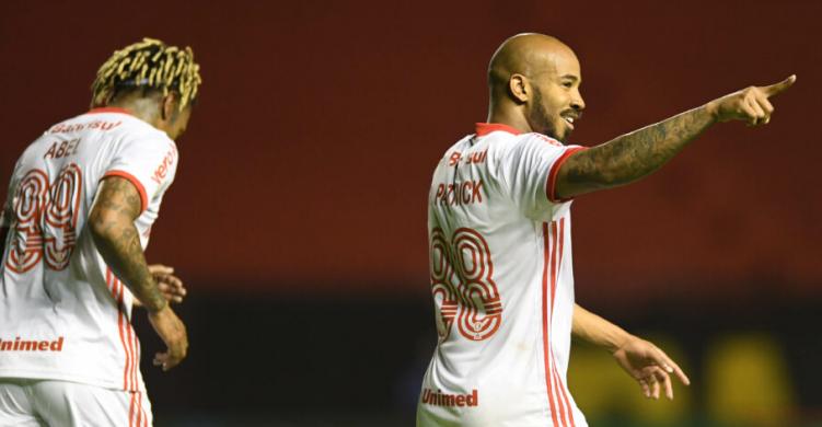 Mesmo sem marcar, Galhardo exalta ataque do Inter: ‘Não importa quem faz os gols’