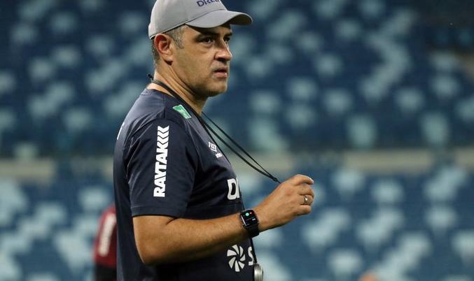 Cruzeiro tenta tirar técnico do líder, ouve “não” e volta a sonhar com ex-Seleção