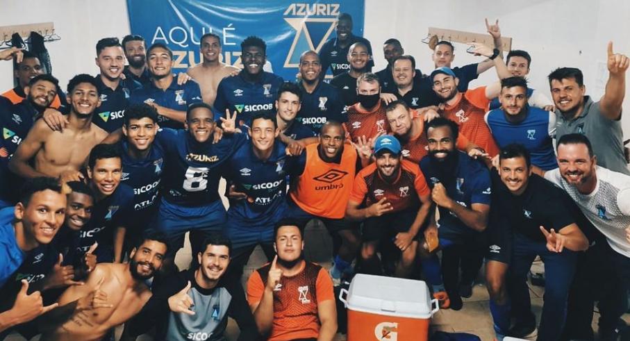 Com nome de ex-Seleção, goleiro chuta da sua área e marca um golaço. VÍDEO AQUI!