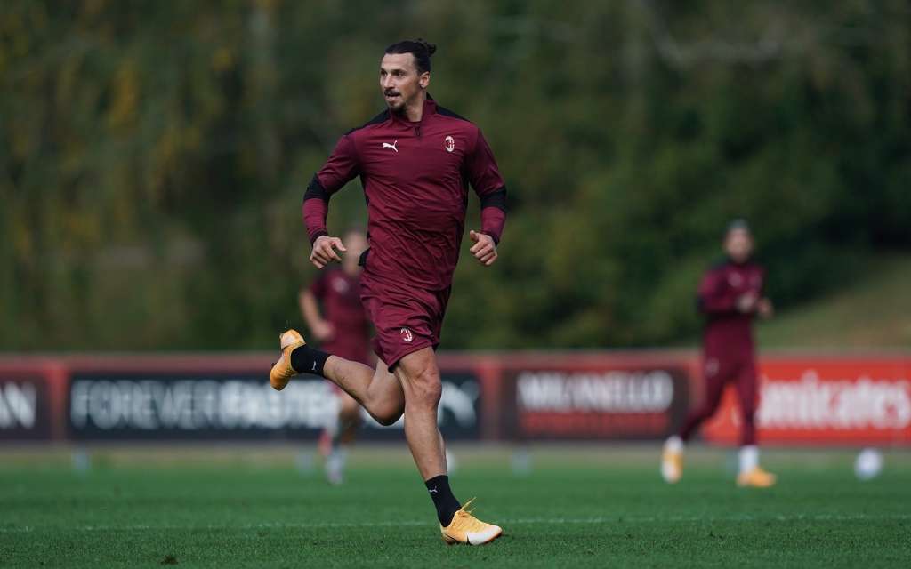 Ibrahimovic está recuperado da covid-19 e reforça o Milan no dérbi italiano (Foto: Divulgação)
