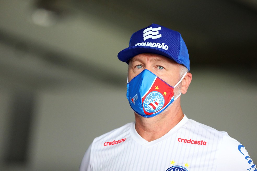 Pressionado, Mano deve repetir escalação no Bahia diante do Goiás