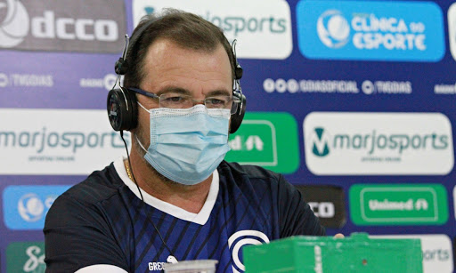 Presidente do Goiás vê protesto da torcida como “normal” e banca treinador