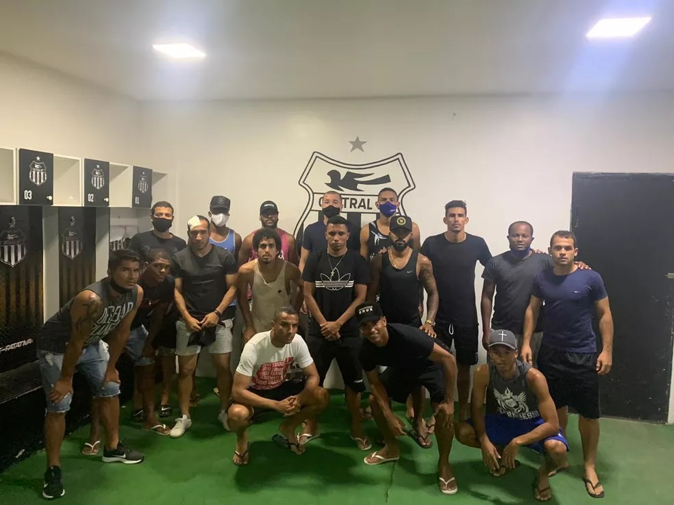 Elenco de time da Série D declara greve por conta de atraso nos salários