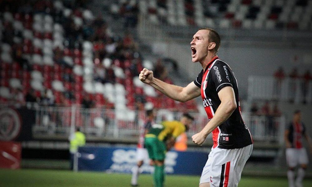 Piores ataques da Série B disputam contratação de Rafael Grampola