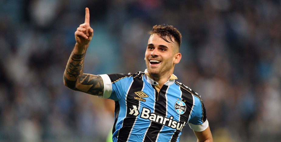 Ceará encaminha contratação de ex-atacante de Flamengo e Grêmio