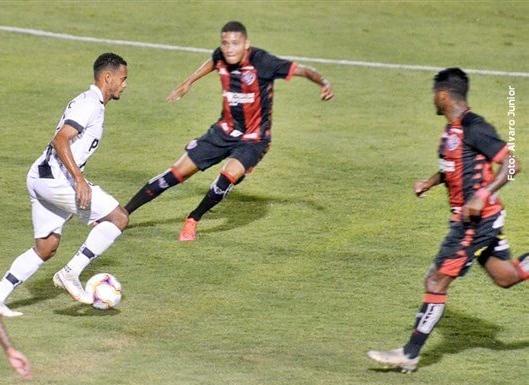 Jogadores e funcionários de time da Série B estão com salários atrasados