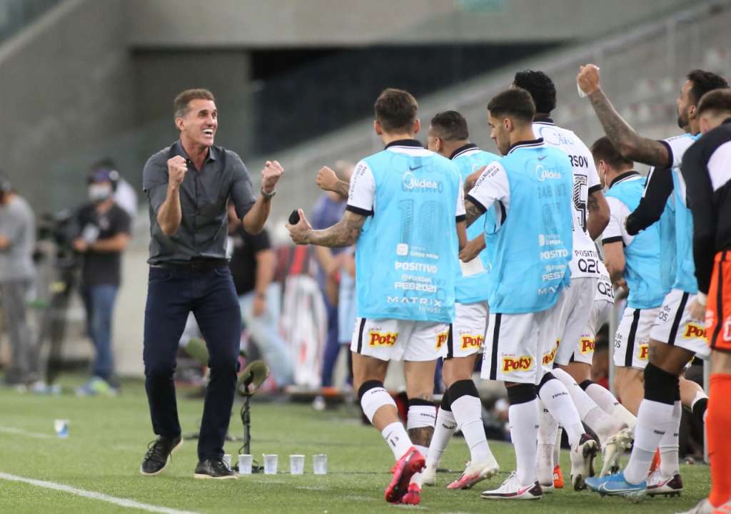 Clássico dos Gigantes entre Fla e Corinthians movimenta 17ª rodada