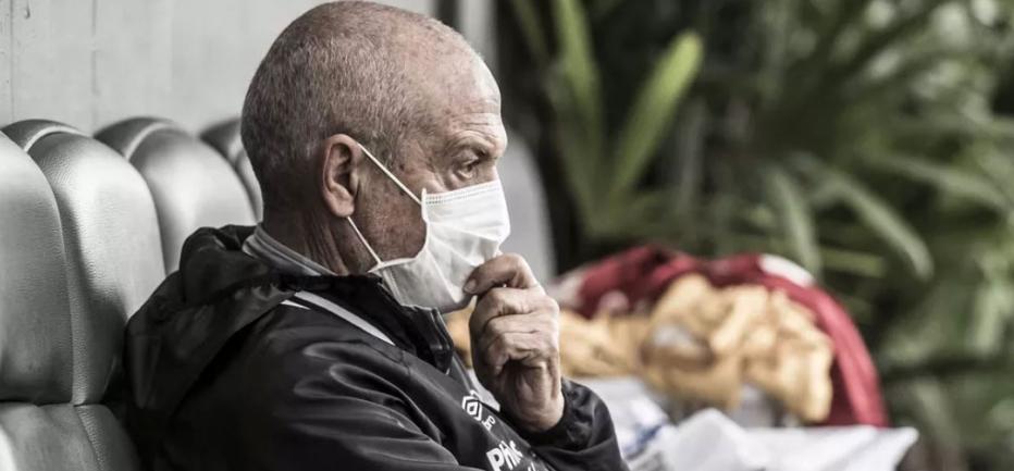 Ex-técnico do Santos cutuca futebol brasileiro e faz alerta a compatriota do Vasco