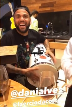 Camis 10 do São Paulo faz sucesso nas redes sociais e atrai interesse de empresas