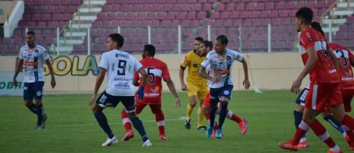 No embalo do Dragão. (Foto: Luiz Netto)
