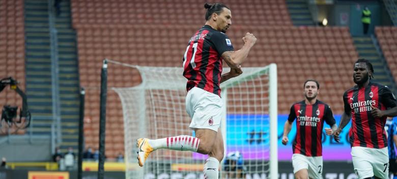 ITALIANO: Ibrahimovic brilha, Milan bate Inter de Milão e se isola na ponta